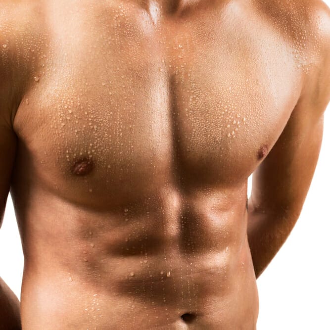 Männliche Brust nach der Gynäkomastie-OP